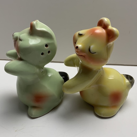 1950's Van Tellingen Green Yellow Bunny Rabbit Hug Salt Pepper Shakers Set HTF - Picture 5 of 6